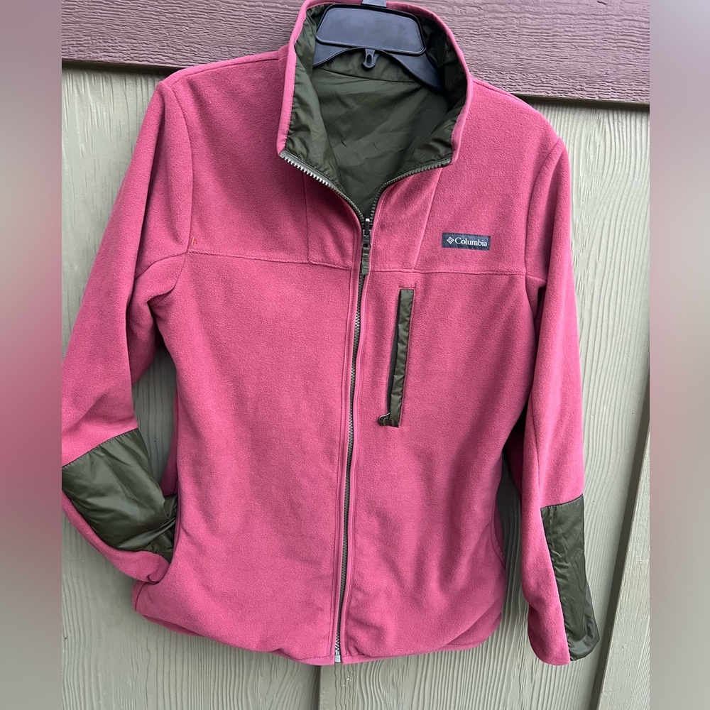 Size medium- reversible Columbia fleece jacket- rose and sage color- like new!